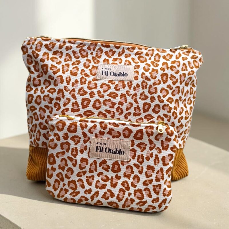 Trousse de toilette léopard et pochette à bijoux assortie