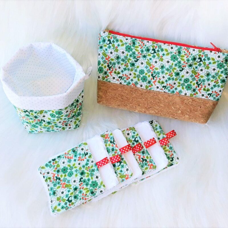 Ensemble Zéro déchet avec lingettes, panière et trousse bi-matière. Imprimé fleuri vert