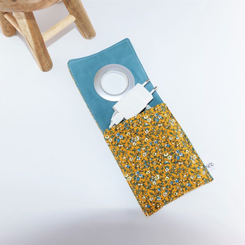 housse chargeur telephone portable rangement cable