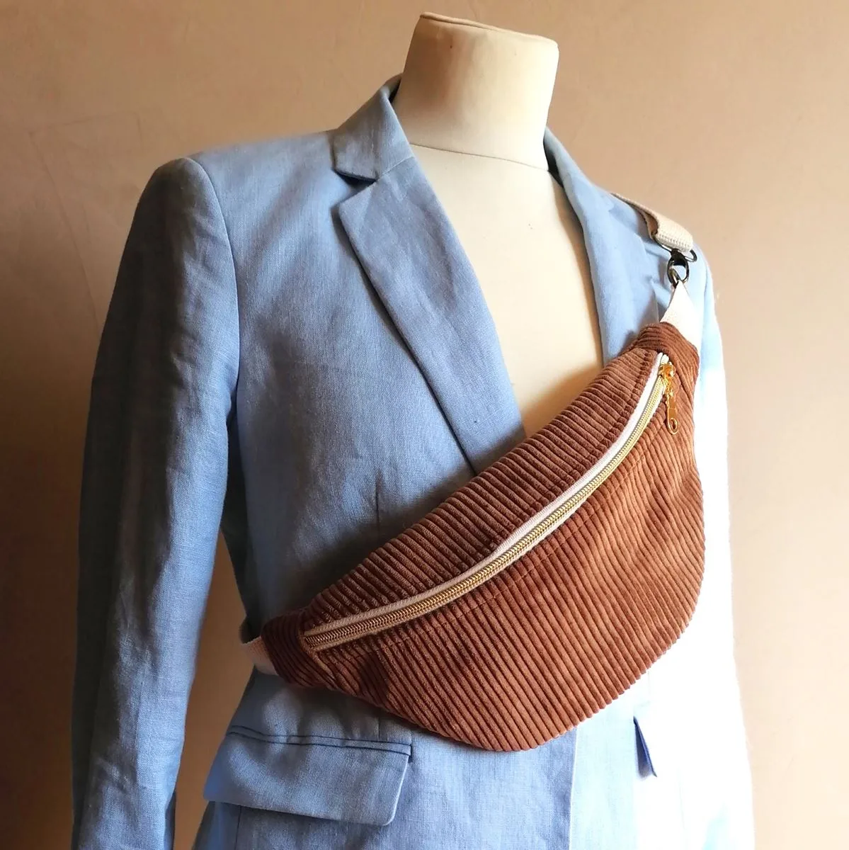 sac-banane-velours-marron