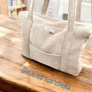sac week end en velours côtelé écru pour les cours au lycée
