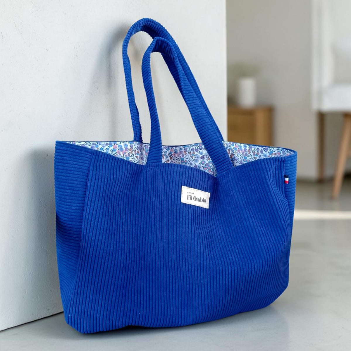 grand sac cabas femme en velours bleu électrique avec anses fait main