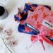 protéger un livre dans un sac avec une pochette en tissu